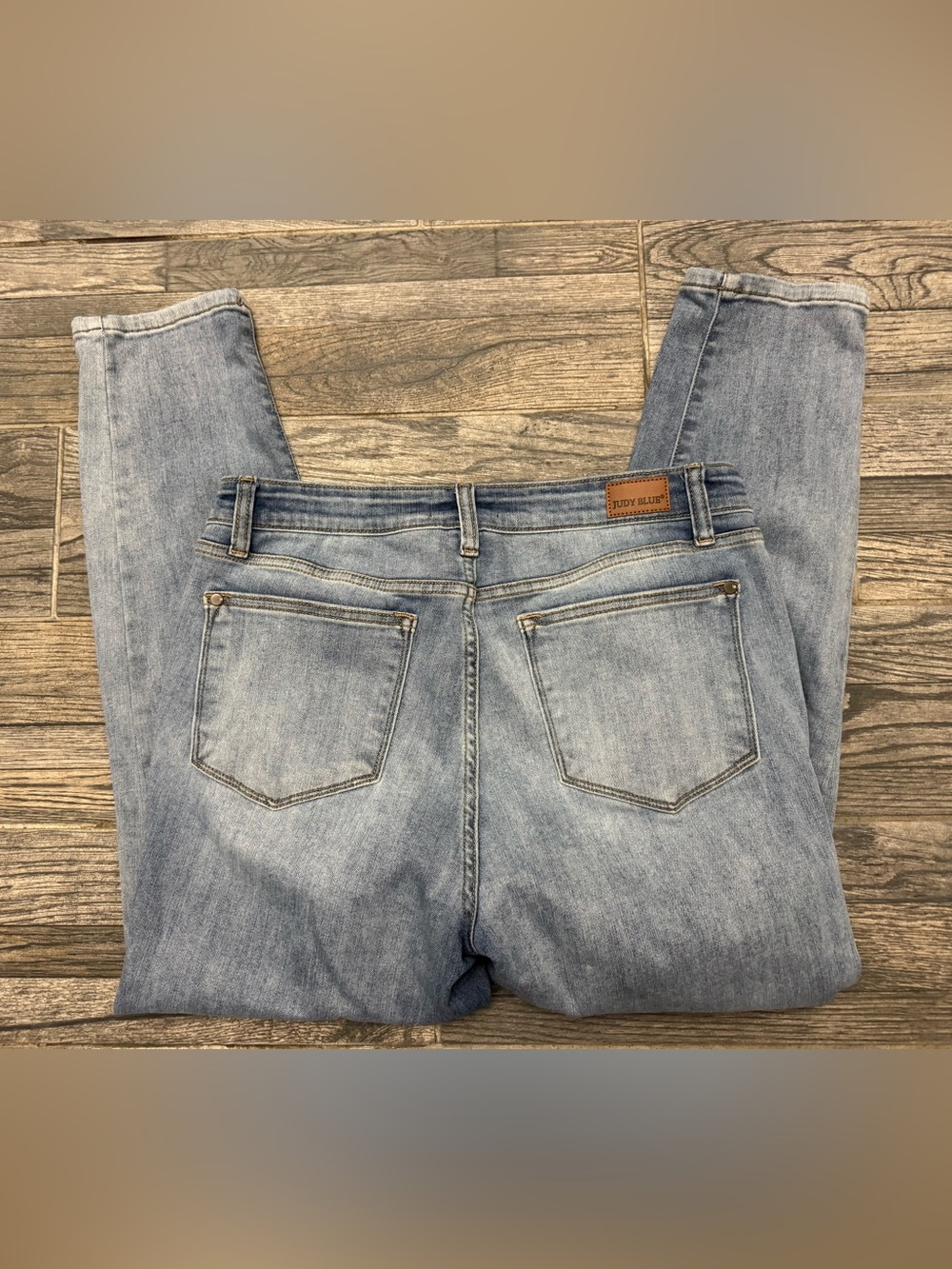 Judy Blue Light Wash Women's Jeans - Classic Back Pocket Style - size 13/31